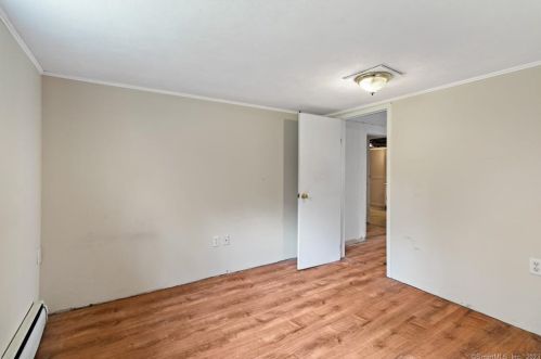 8 Sautter Dr, Uncasville CT  06382-1829 exterior