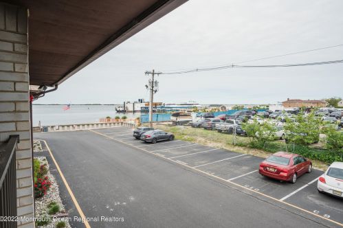 330 Shore Dr, Monmouth Hills NJ  07732-1147 exterior