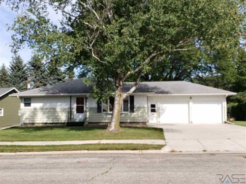 5 Elbon Dr, Pipestone MN  56164-1050 exterior