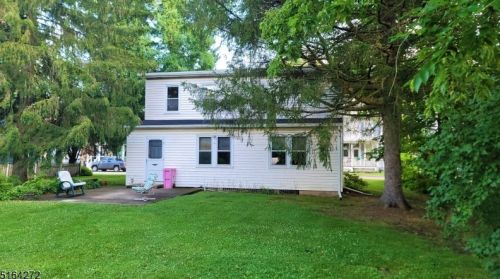 324 Water St, Belvidere NJ  07823-1219 exterior