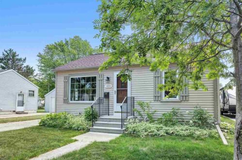 1028 Marshall Ave, Green Bay, WI 54303-4220