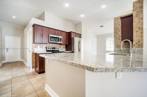 701 182nd Way, Hollywood FL  33029-3692 exterior