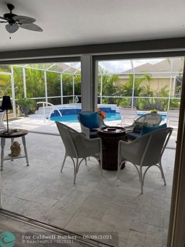 3843 9th Ln, Vero Beach FL  32960-6122 exterior