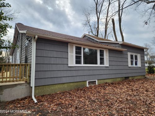 35 Strickland Rd, East Freehold NJ  07728-8513 exterior