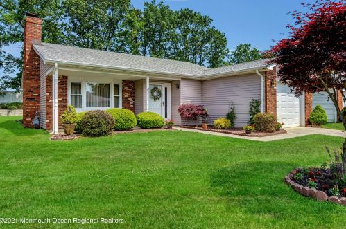 32 Thames Pl, Bricktown, NJ 08723-7825
