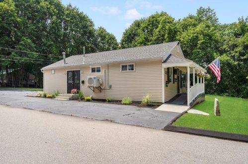 26 Pond St, Moosup, CT 06354-1748
