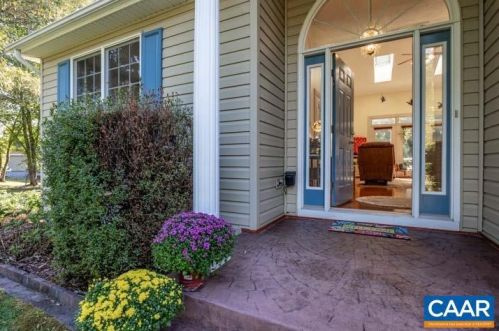 8 Fleetwood Dr, Bybee, VA 22963-2652