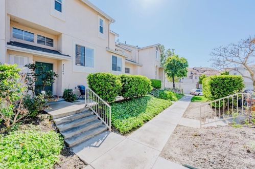 23208 Colony Park Dr, Long Beach, CA 90745-5570