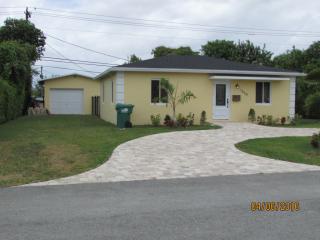 1660 67th Ave, Miami, FL 33155-1828