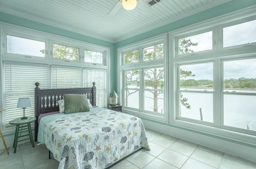 601 Riverview Dr, Carrabelle FL  32322-5054 exterior