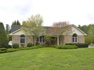 2005 Plum Tree Ln, Hendersonville, NC 28739-7808