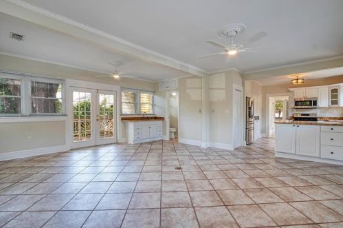 920 16 Ave, Saint Petersburg FL  33707-4113 exterior