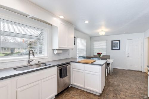 3444 Montgomery Dr, Santa Rosa CA  95405-5142 exterior