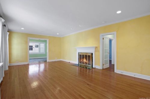 9 Avondale Rd, White Plains NY  10605-4101 exterior