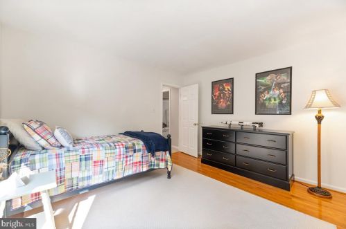 9106 Meadowcreek Ln, Lorton VA  22079-3238 exterior