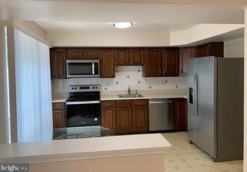 665 Croft Dr, Southampton PA  18966-4045 exterior