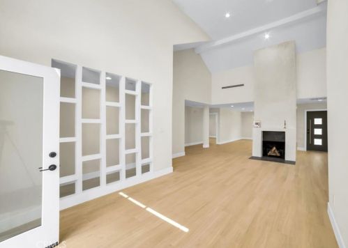 11512 La Maida St, North Hollywood CA  91601-4323 exterior