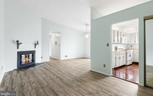 331 Woodmill Dr, East Windsor NJ  08512-2508 exterior