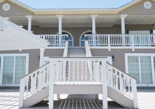 534 Paradise, Galveston TX  77554-6189 exterior