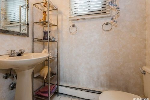 2837 Robert Ln, North Bellmore NY  11710-2927 exterior