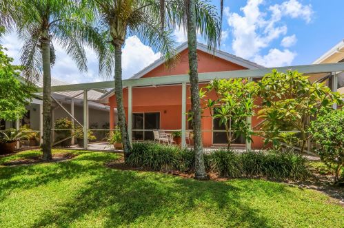231 Canterbury Dr, West Palm Beach FL  33418-7178 exterior
