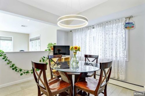 28 Iris Cir, Ridgewood NJ  07452-3428 exterior