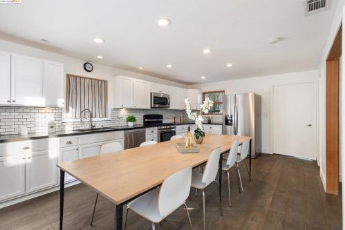 3026 Adeline St, Oakland CA 94608-4412 exterior