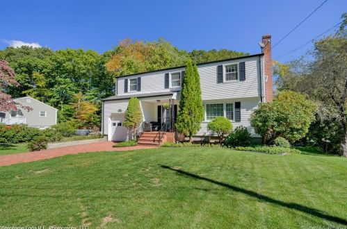 95 Valley Rd, Groton, CT 06340-4116