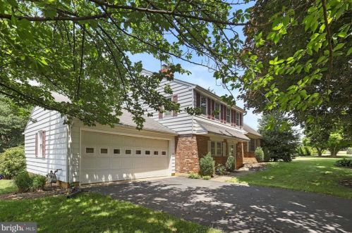 425 Deerfield Rd, Camp Hill, PA 17011-8439
