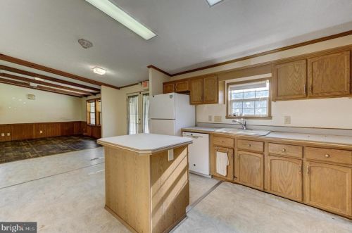 1356 Kings Hwy, Pilesgrove NJ 08098-2517 exterior