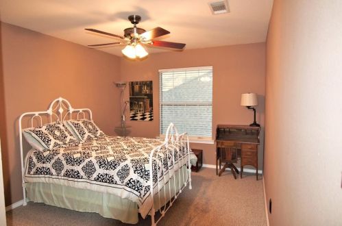 2012 Shumard Ln, Lewisville TX  75028-7621 exterior