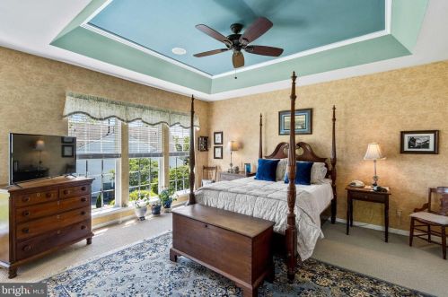 713 Village Ave, Collegeville PA  19426-4168 exterior