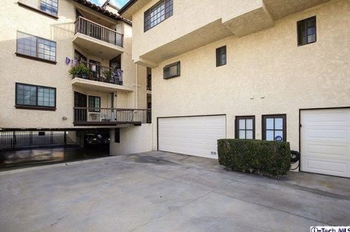 5459 Centralia St, Long Beach CA  90808-1456 exterior