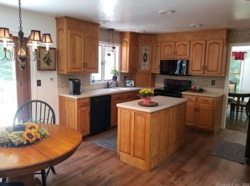 6 Jeremy Dr, East Lyme CT  06333-1544 exterior