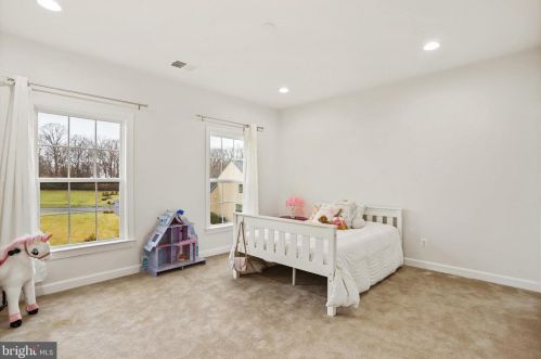 10244 Forest Lake Dr, Great Falls VA  22066-3609 exterior