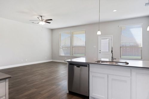 1105 Whispering Hills Dr, Midlothian TX  76063-6603 exterior