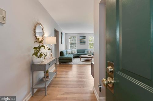 3760 39th St, Washington, DC 20016-5526
