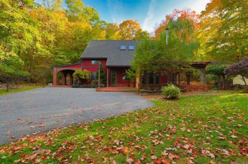 50 Mt Nebo Rd, Orangeburg, NY 10962-1910