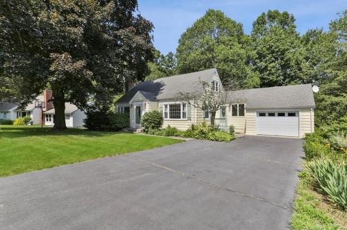 16 Round Hill Rd, Bridgeport, CT 06611-5219
