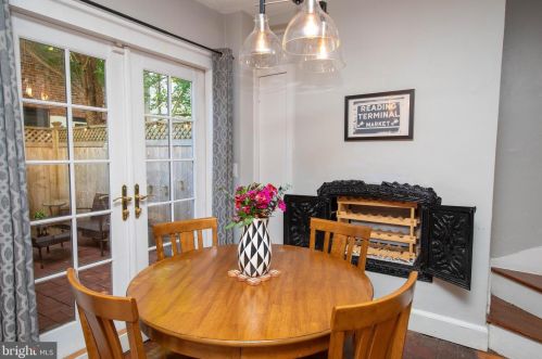 401 Iseminger St, Philadelphia PA  19147-1113 exterior