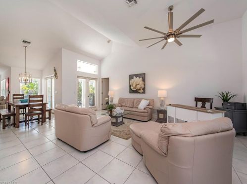 504 97th Ave, Naples, FL 34108-2279