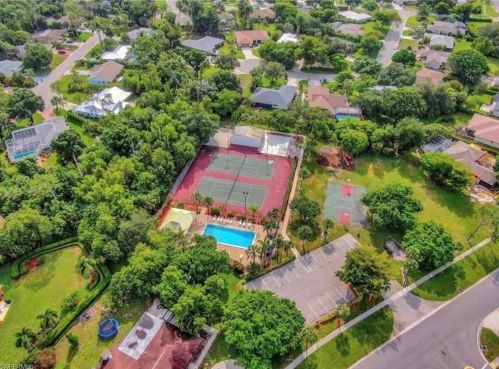 9610 Victoria Ln, Naples FL  34109-8612 exterior