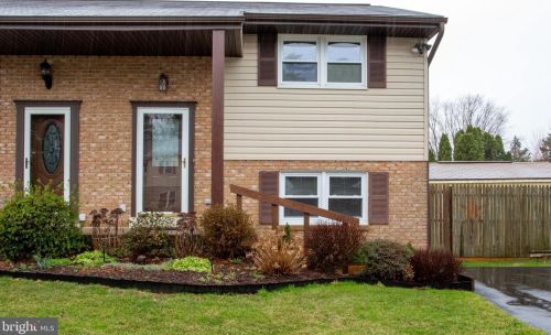 102 Turnbridge Dr, Lancaster, PA 17603-9584