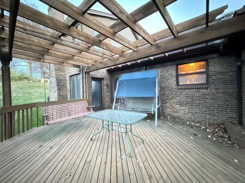 1 Cedar Pt, Newport KY  41076-1743 exterior