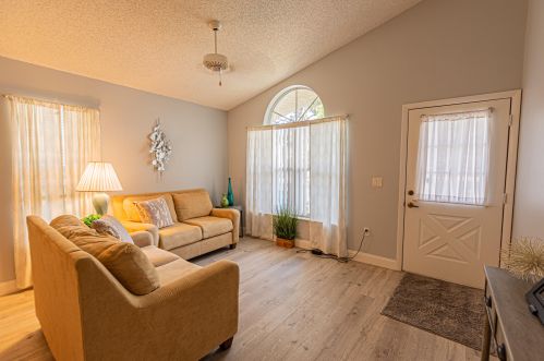 671 San Remo Cir, Fort Pierce, FL 34986-1723