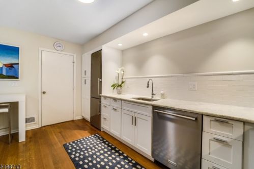 48 Cambridge Rd, Bedminster NJ  07921-1609 exterior