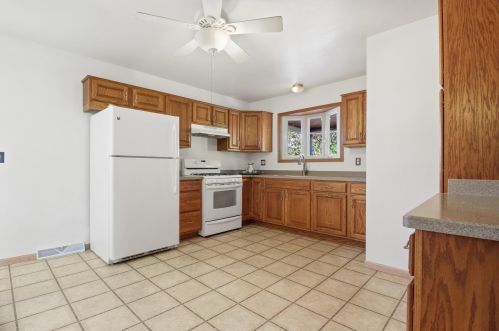 5515 Honey Crk Dr, Milwaukee WI 53221-4012 exterior