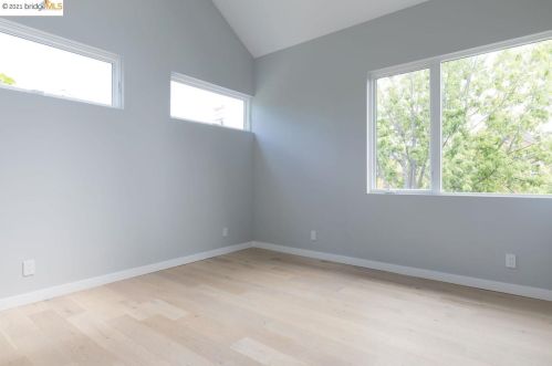 3280 Helen St, Oakland CA  94608-4027 exterior