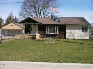 522 2nd St, Manawa, WI 54949-9288