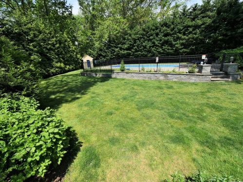 28 Little Harbor Rd, Mount Sinai NY  11766-1208 exterior